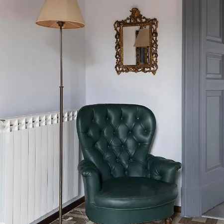 Apartament Con Tetti Affrescati A Centro